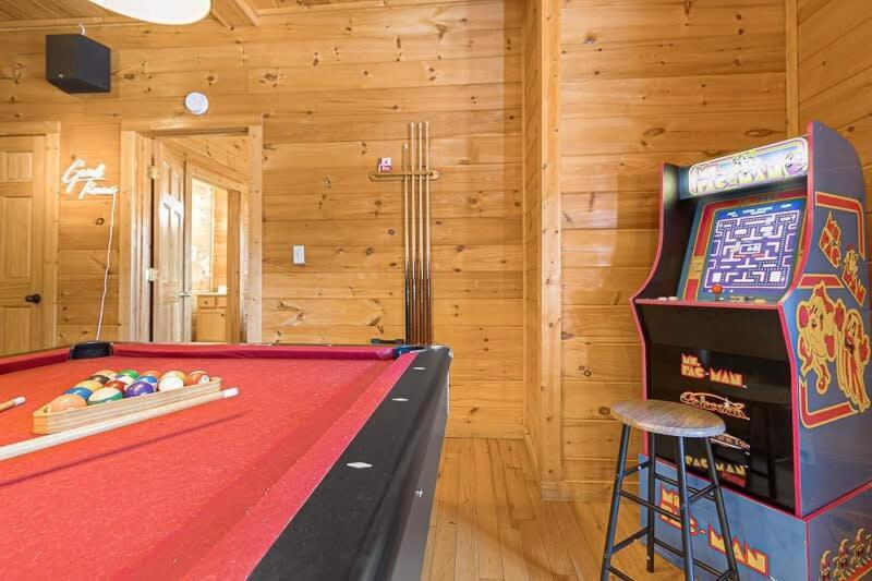 Movie Theater Hot Tub View Mountain Escape Villa Gatlinburg Exterior photo